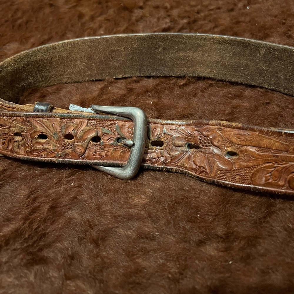 Detailed leather belt